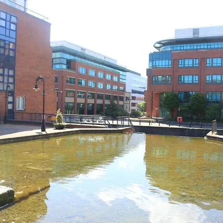 Custom House, 1 Room, 1 홈스테이