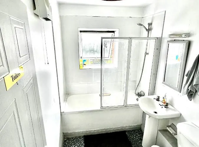 Custom House, 1 Room, 1 홈스테이 *