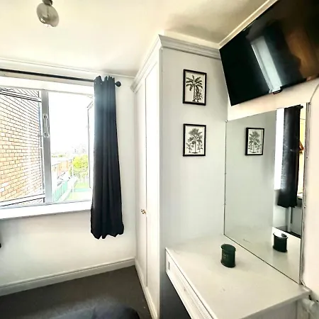 Custom House, 1 Room, 1 Habitación en casa particular *