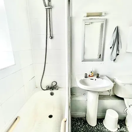 Custom House, 1 Room, 1